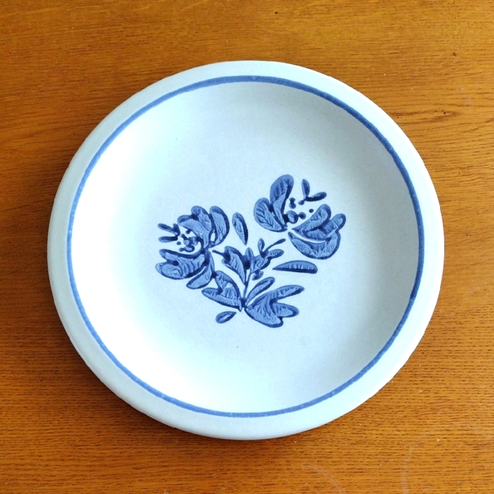 Pfaltzgraff Yorktowne 10" Stoneware Plate